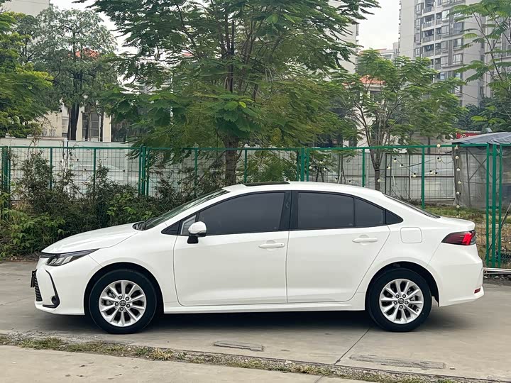 Фото 3 - Toyota Corolla