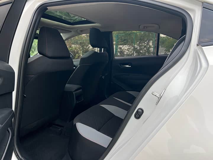 Фото 6 - Toyota Corolla