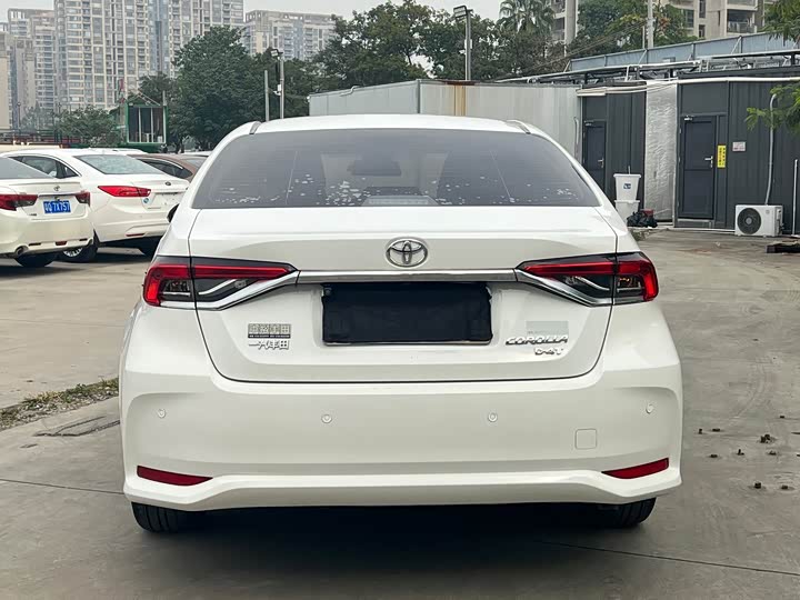 Фото 9 - Toyota Corolla