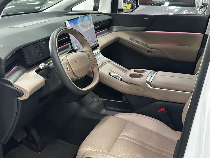 Фото 9 - XPeng X9