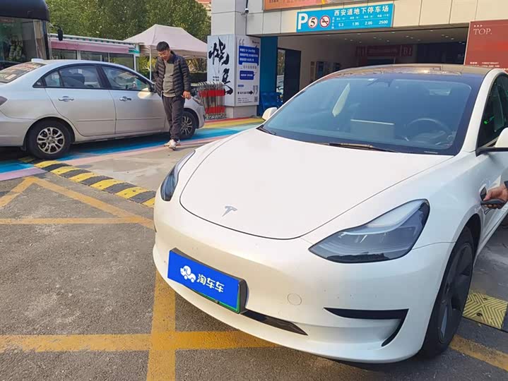 Фото 1 - Tesla Model 3