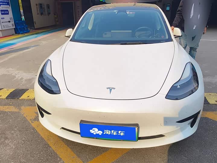 Фото 2 - Tesla Model 3