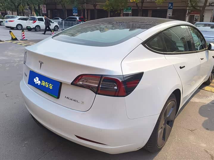 Фото 3 - Tesla Model 3