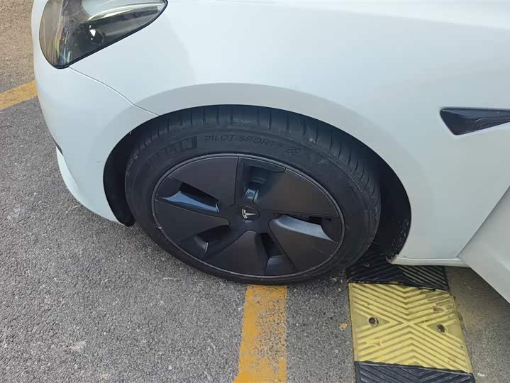 Фото 6 - Tesla Model 3