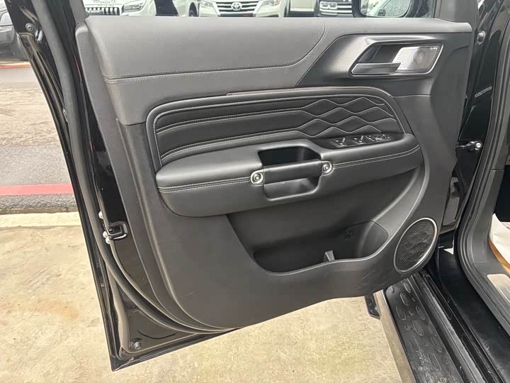 Фото 6 - Tank 300