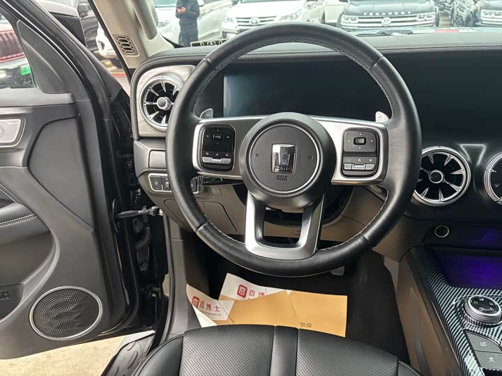 Фото 9 - Tank 300