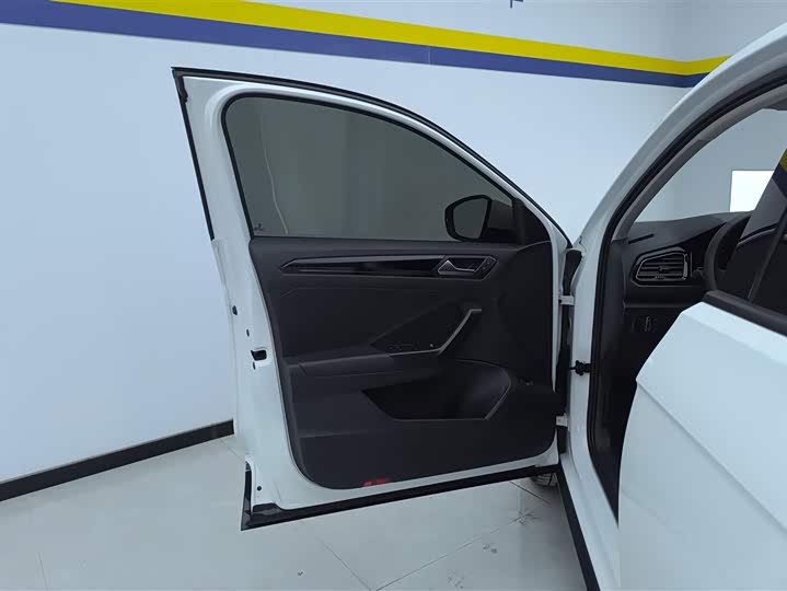 Фото 7 - Volkswagen T-Roc