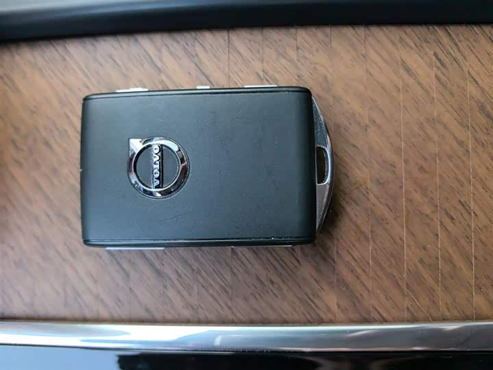 Фото 9 - Volvo S90