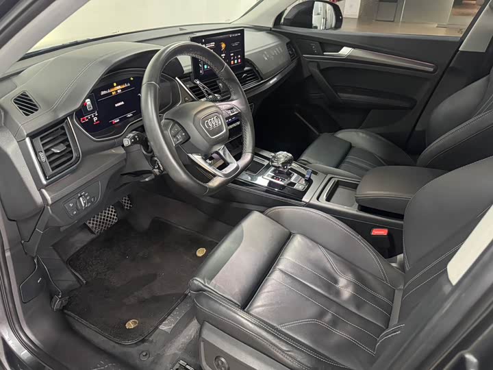 Фото 9 - Audi Q5L