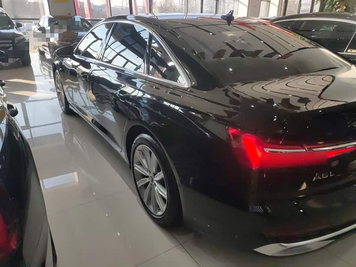 Фото 5 - Audi A6L