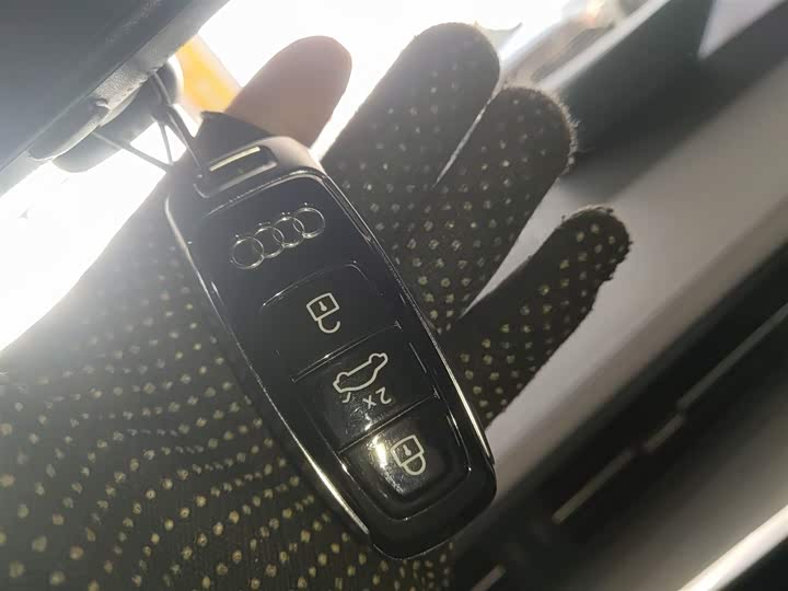 Фото 9 - Audi A6L