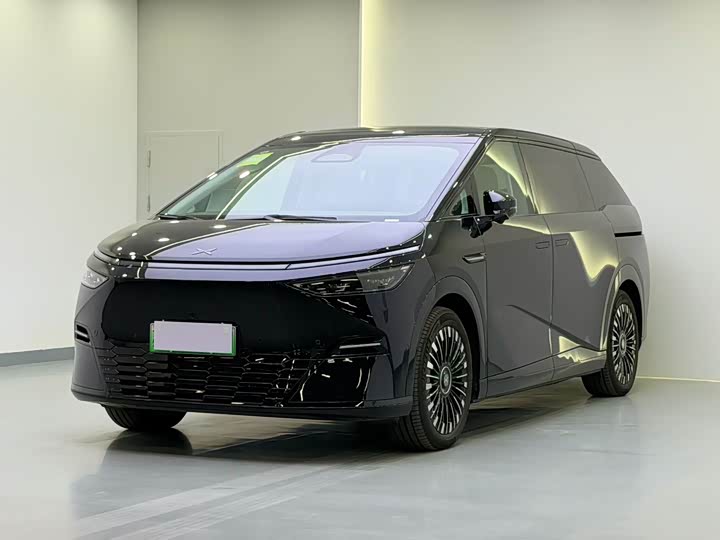 Фото 1 - XPeng X9