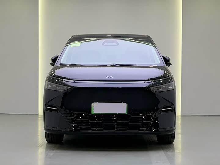 Фото 2 - XPeng X9