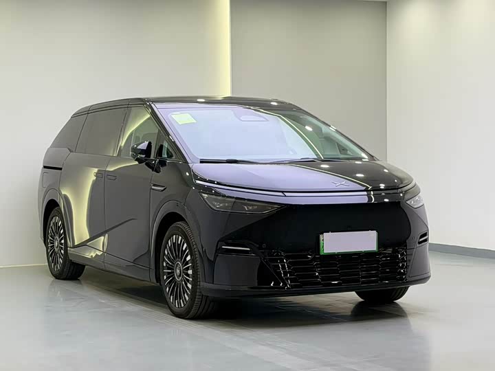 Фото 3 - XPeng X9