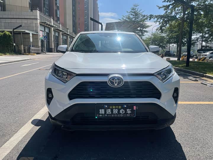 Фото 2 - Toyota RAV4
