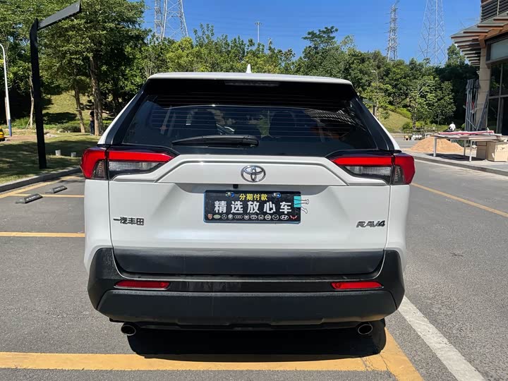 Фото 6 - Toyota RAV4