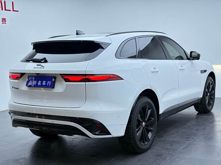 Фото 6 - Jaguar F-Pace