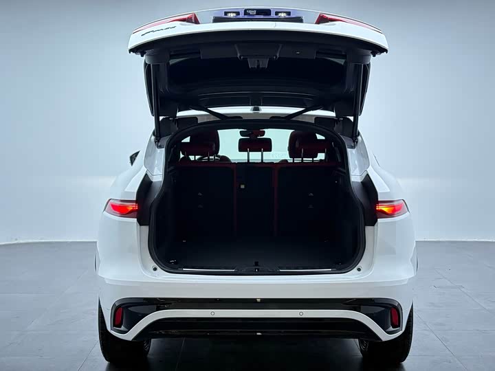 Фото 8 - Jaguar F-Pace