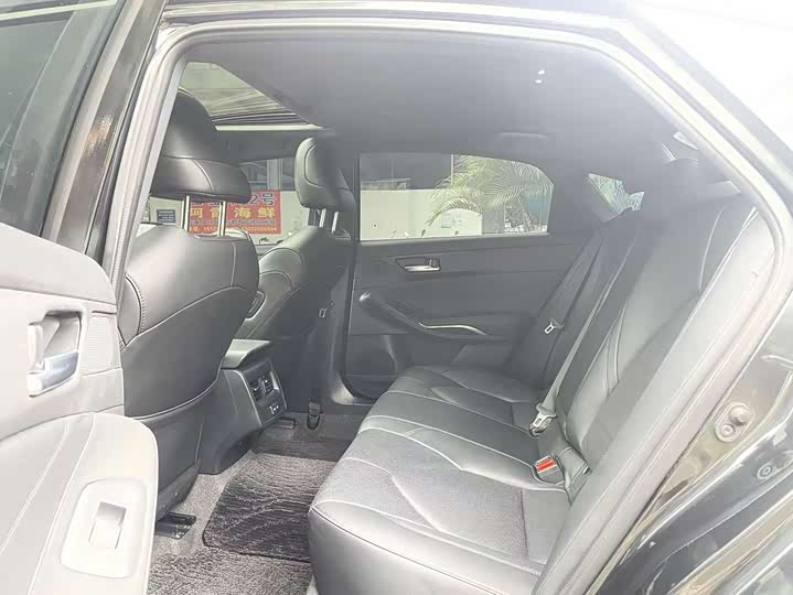 Фото 4 - Toyota Avalon