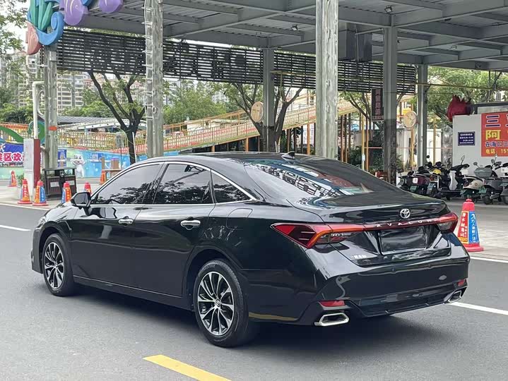 Фото 9 - Toyota Avalon