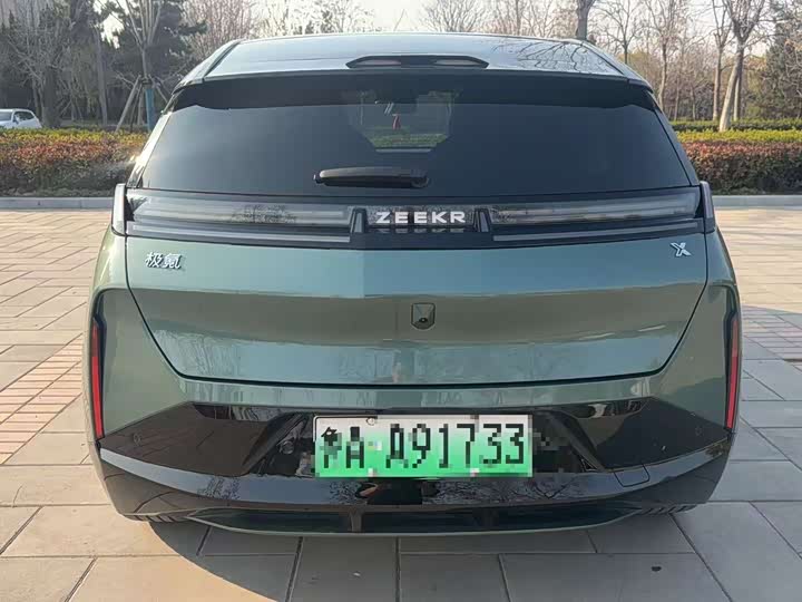 Фото 6 - Zeekr X