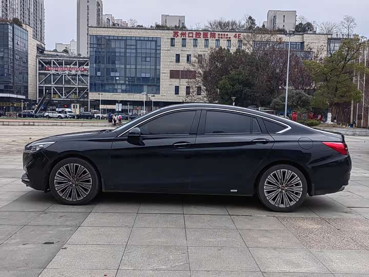 Фото 2 - Hongqi H5