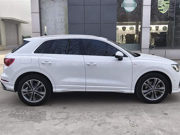 Фото 4 - Audi Q3