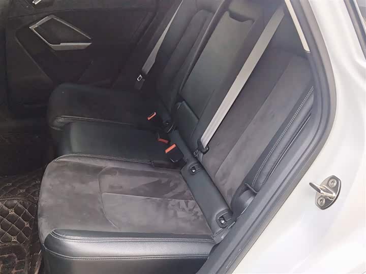 Фото 8 - Audi Q3