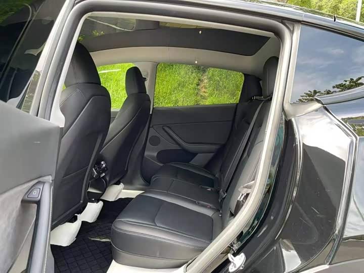 Фото 9 - Tesla Model Y