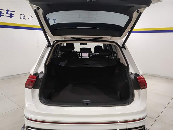 Фото 4 - Volkswagen Tiguan L Pro