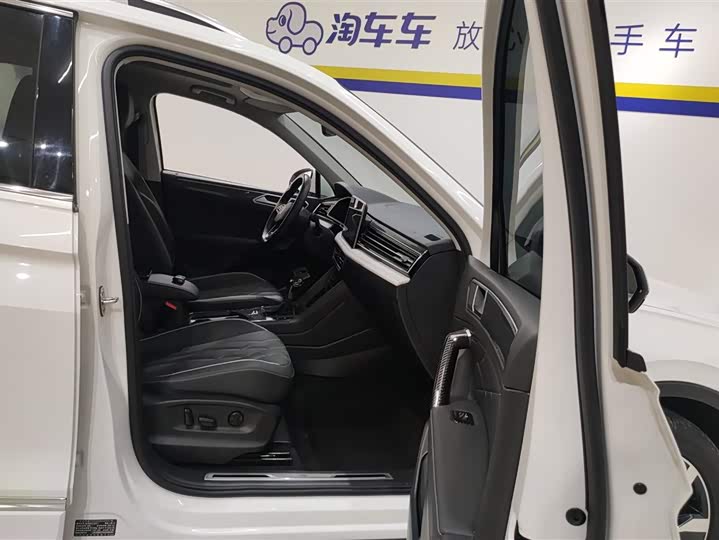 Фото 8 - Volkswagen Tiguan L Pro