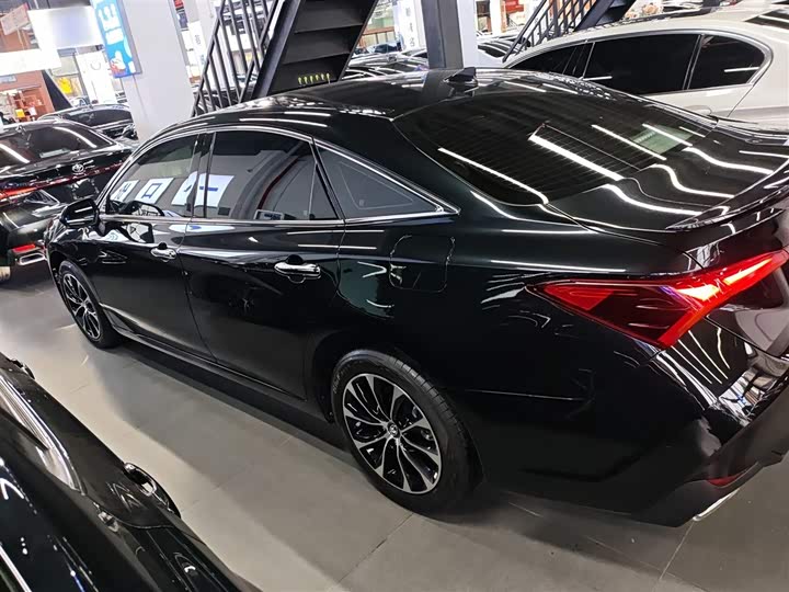 Фото 5 - Toyota Avalon