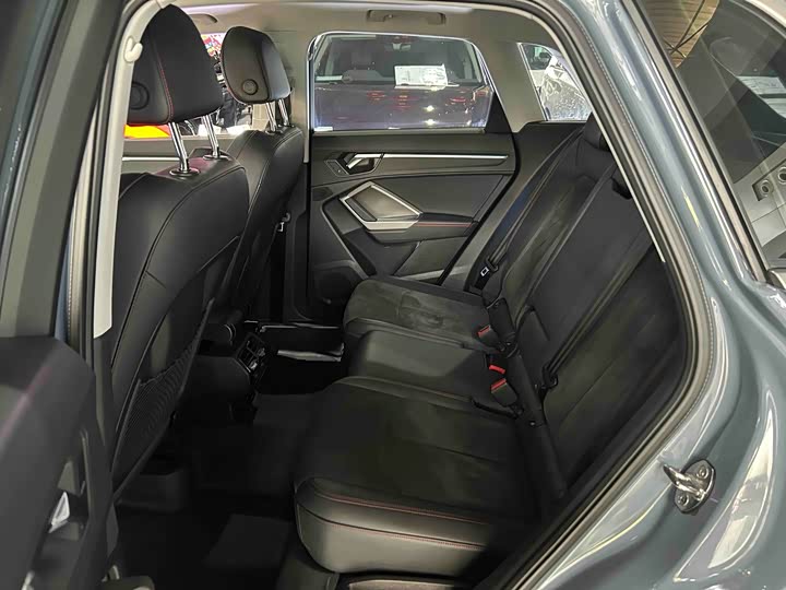 Фото 8 - Audi Q3