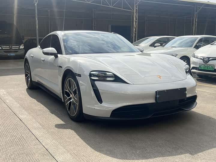 Фото 3 - Porsche Taycan