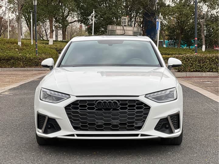 Фото 2 - Audi A4L