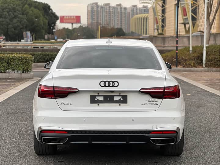 Фото 4 - Audi A4L