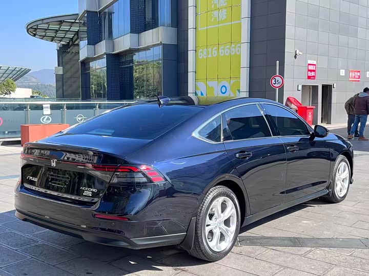 Фото 7 - Honda Accord