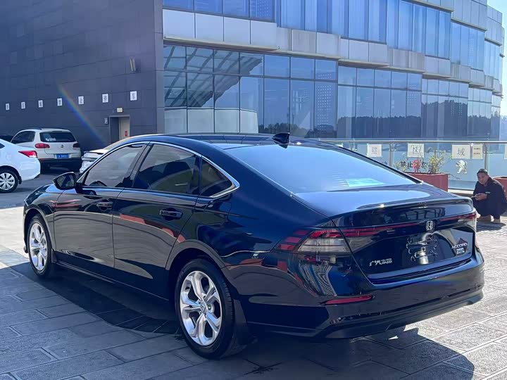 Фото 9 - Honda Accord