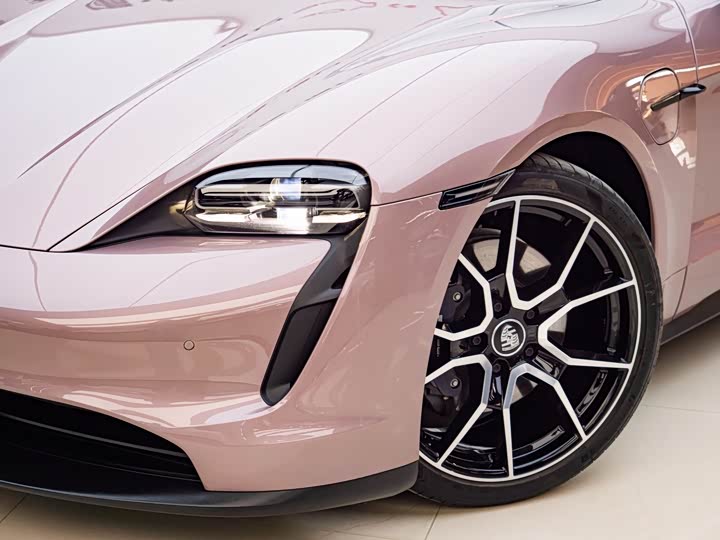 Фото 9 - Porsche Taycan
