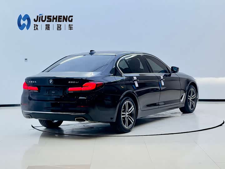 Фото 6 - BMW 5 Series