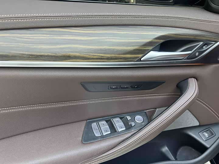 Фото 9 - BMW 5 Series