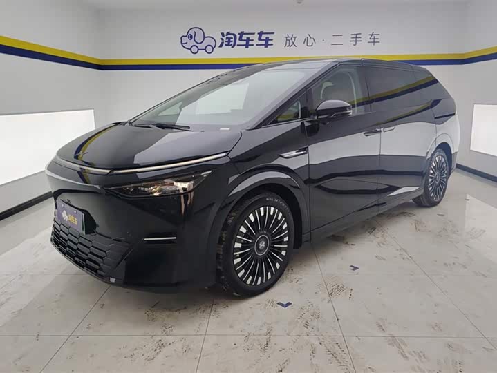 Фото 1 - XPeng X9