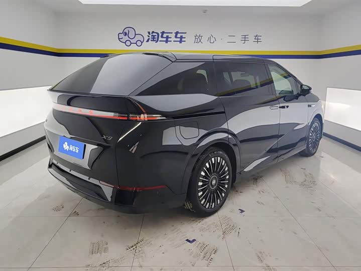 Фото 3 - XPeng X9