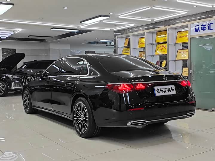 Фото 4 - Mercedes-Benz E-Class