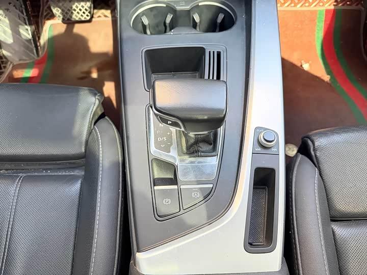 Фото 7 - Audi A4L