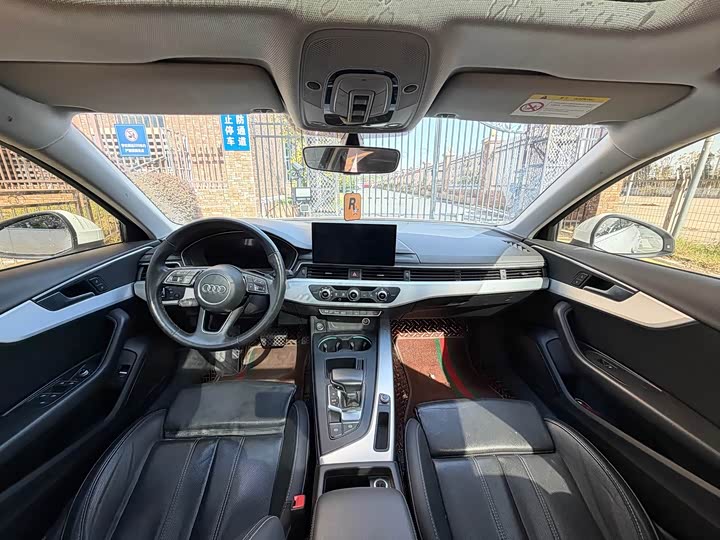 Фото 8 - Audi A4L