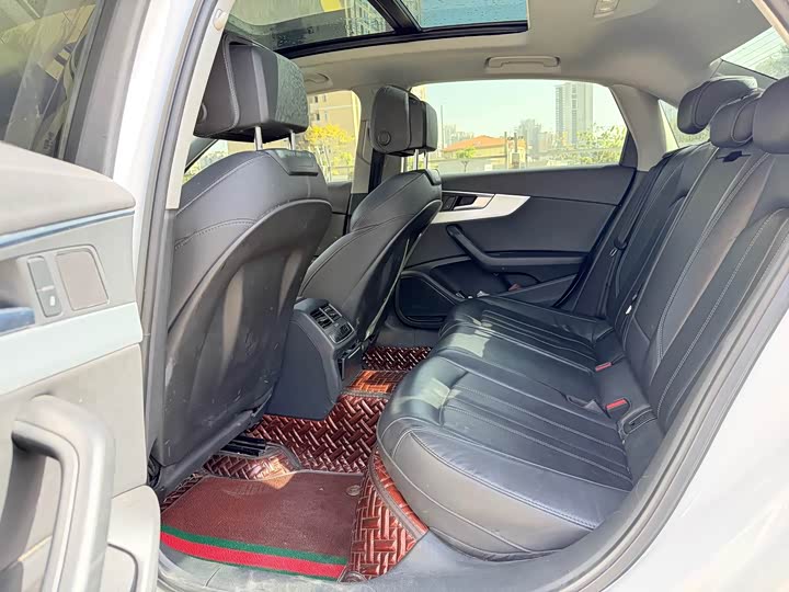 Фото 9 - Audi A4L