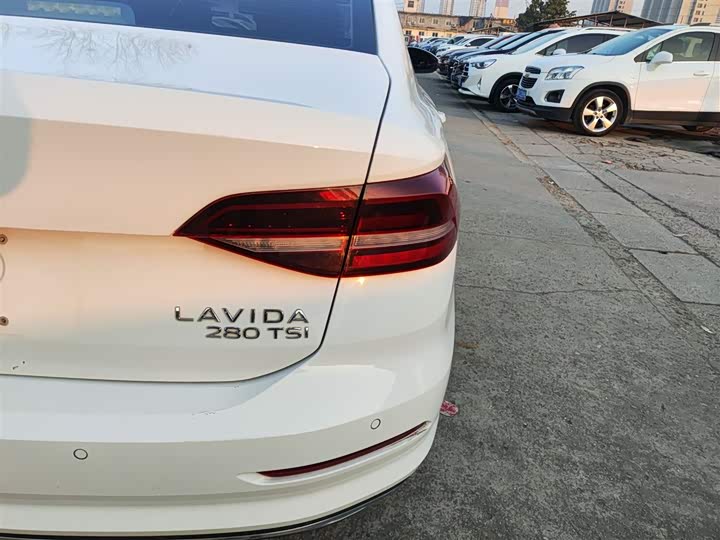 Фото 8 - Volkswagen Lavida