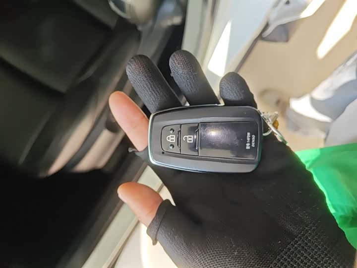 Фото 9 - Toyota Izoa