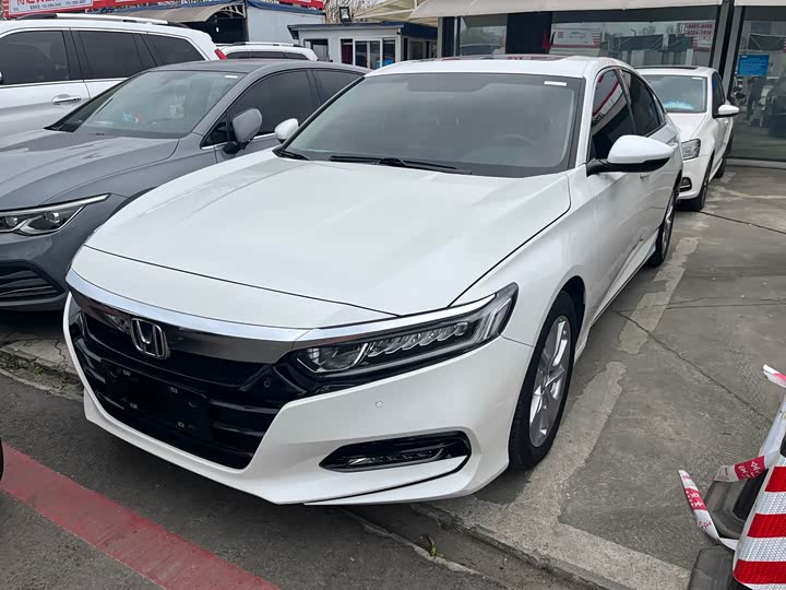 Фото 1 - Honda Accord